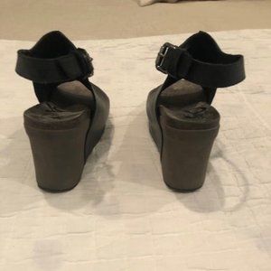 OTBT Jaunt - Black Leather